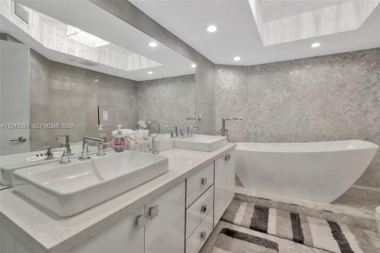 16425 Collins Ave, Unit 1612, Sunny Isles Beach, FL 33160 Photo
