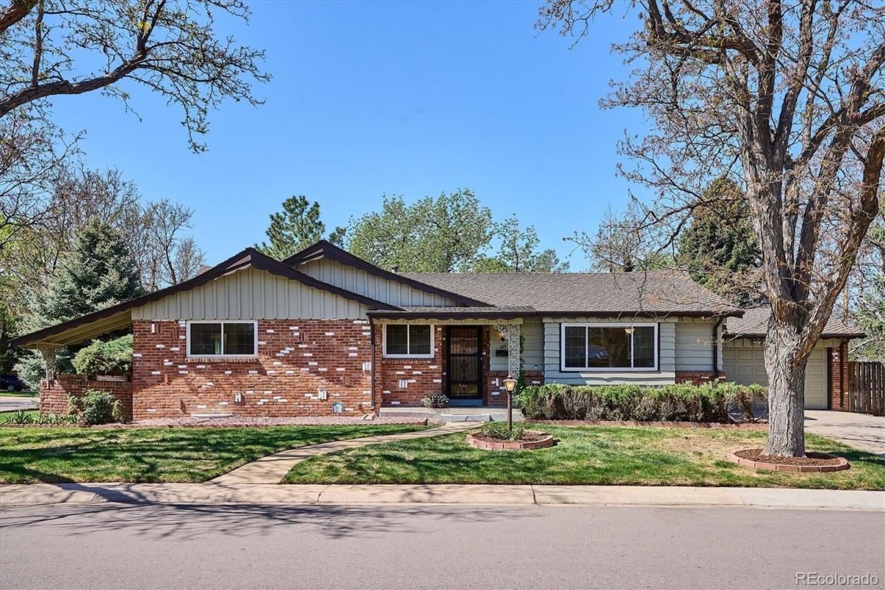 385 Oakland Street, Aurora, CO 80010 Main Photo
