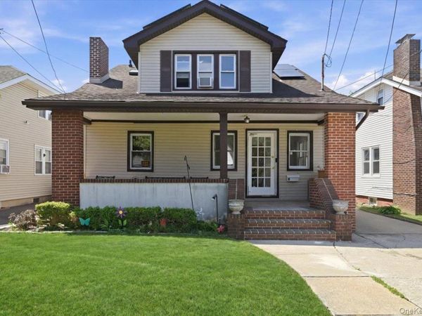 8 Foster Place , Hempstead, NY 11550