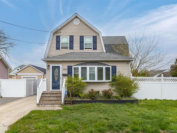 364 S Broadway , Lindenhurst, NY 11757