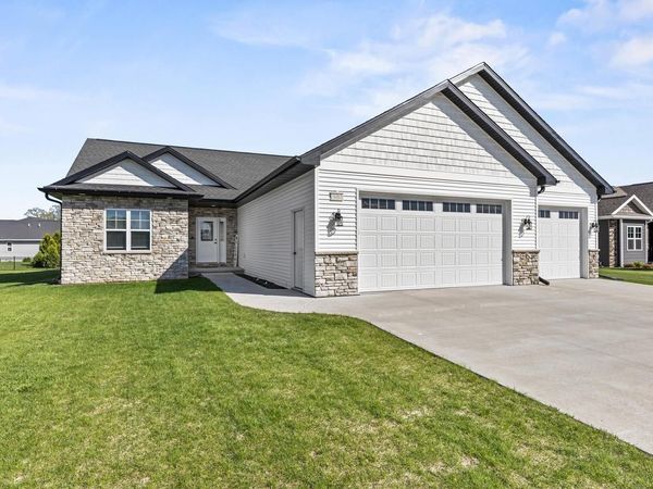 1983 MIMOSA LANE, Neenah, WI 54956
