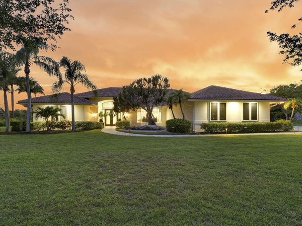8667 Steeplechase Drive, Palm Beach Gardens, FL 33418