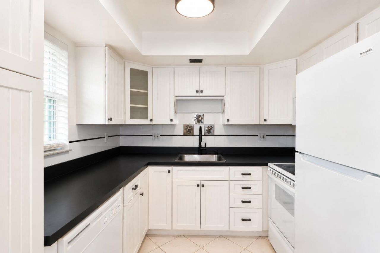 2929 SE Ocean Boulevard, Unit 106-10, Stuart, FL 34996 Photo