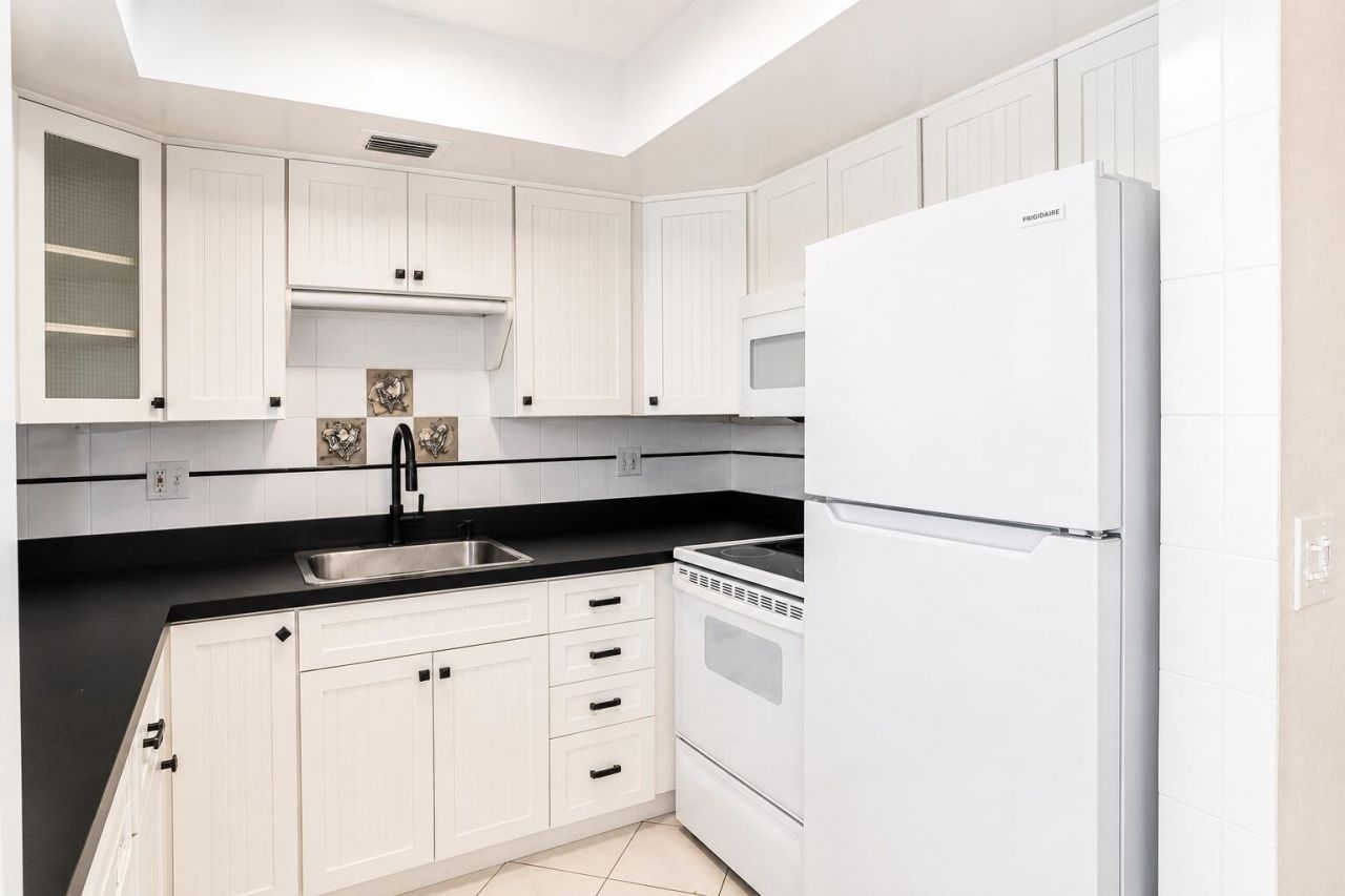 2929 SE Ocean Boulevard, Unit 106-10, Stuart, FL 34996 Photo