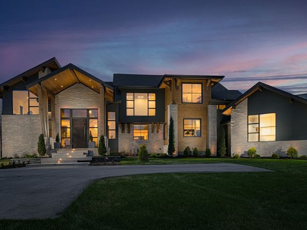 6870 Oldfields Lane , Zionsville, IN 46077