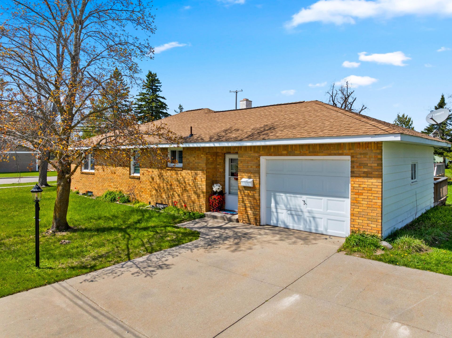623 S Court Avenue, Gaylord, MI 49735 Main Photo
