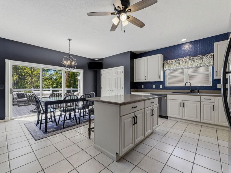 5975 Carnegie Cove Court, Columbus, OH 43213 Photo 11