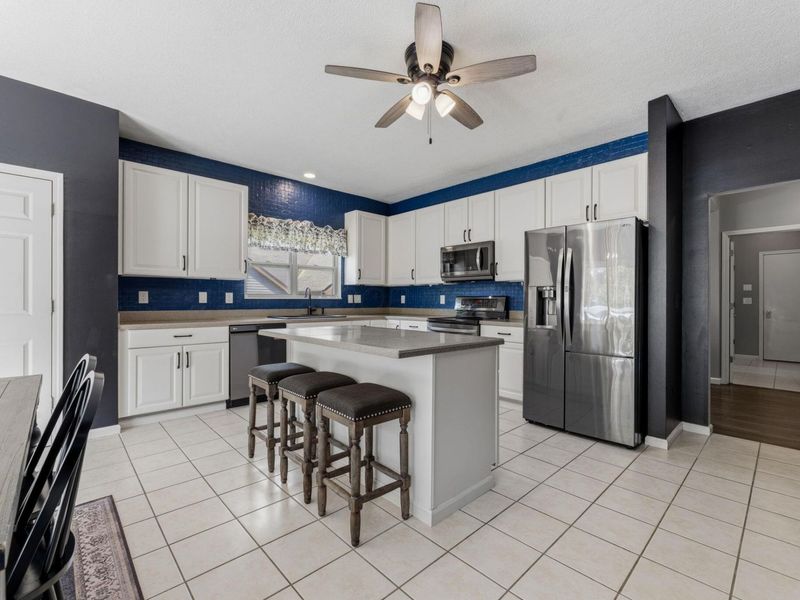 5975 Carnegie Cove Court, Columbus, OH 43213 Photo 12
