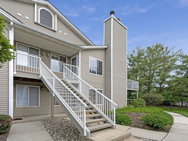 18 Pine Court, Bedminster, NJ 07921