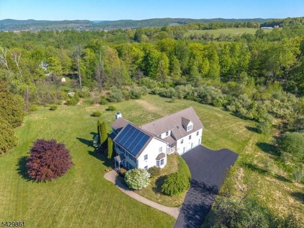 37 Woodland Heights Circl, Lebanon, NJ 08826