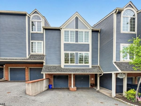 224 Cambridge Dr, Ramsey, NJ 07446