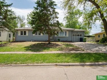 1227 Bellaire Boulevard , Bellevue, NE 68005