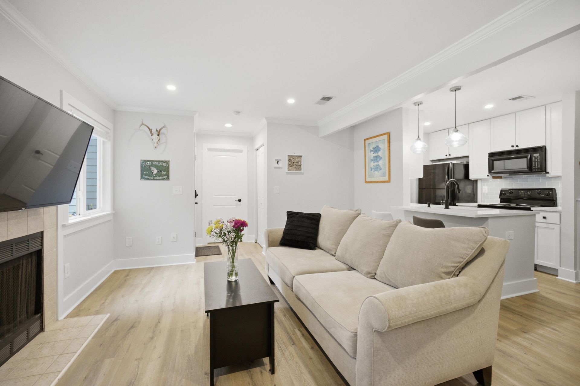 272 Alexandra Drive Photo 6