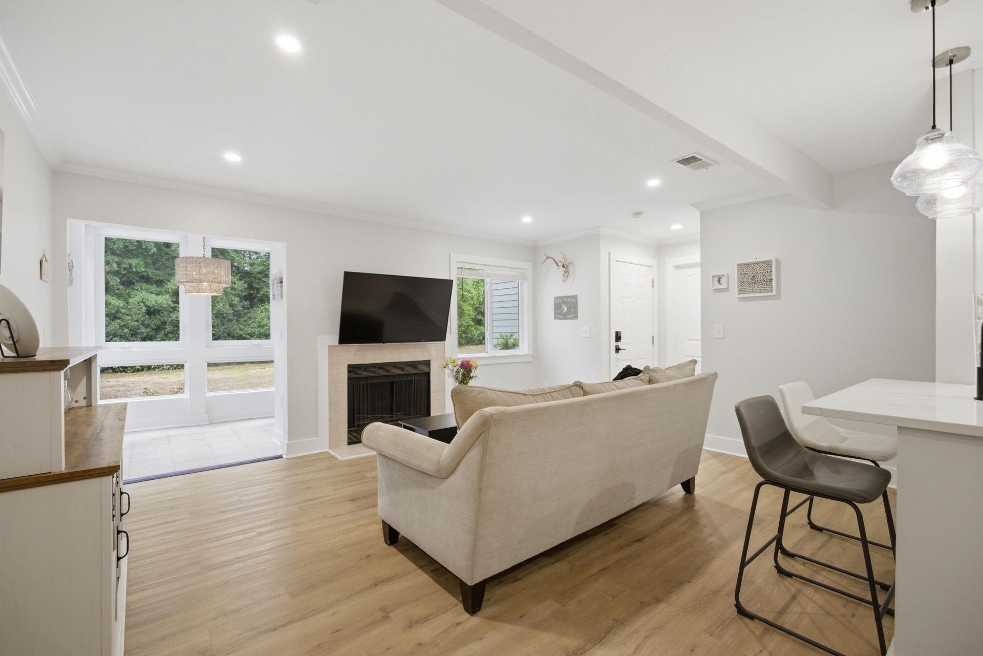 272 Alexandra Drive Photo 7