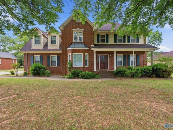 102 Redcliffe Drive NW, Huntsville, AL 35806