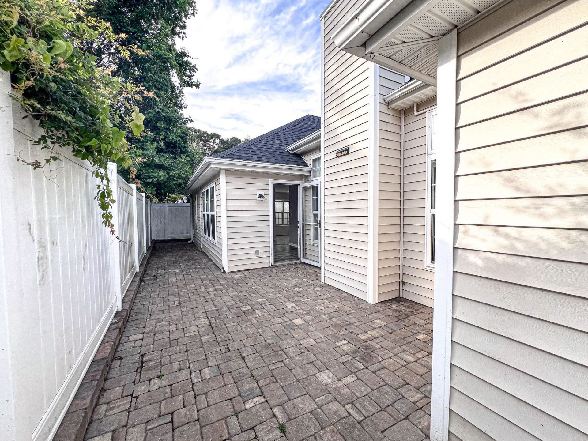 4422 Barcelona Ln.  Photo 30