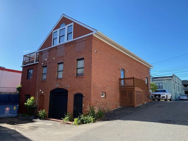 56 Park St, Framingham, MA 01702