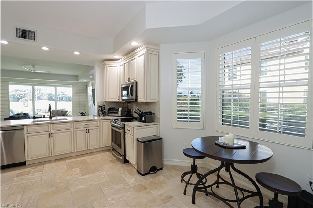 5963 Trophy Dr, Unit 2002, Naples, FL 34110 Photo