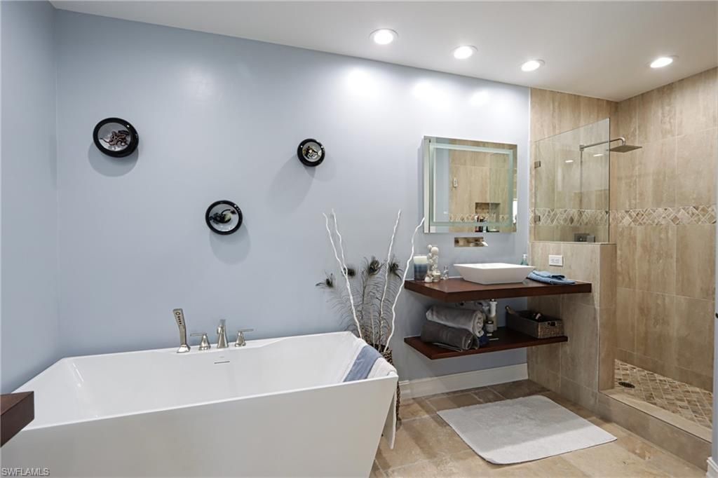 5963 Trophy Dr, Unit 2002, Naples, FL 34110 Photo