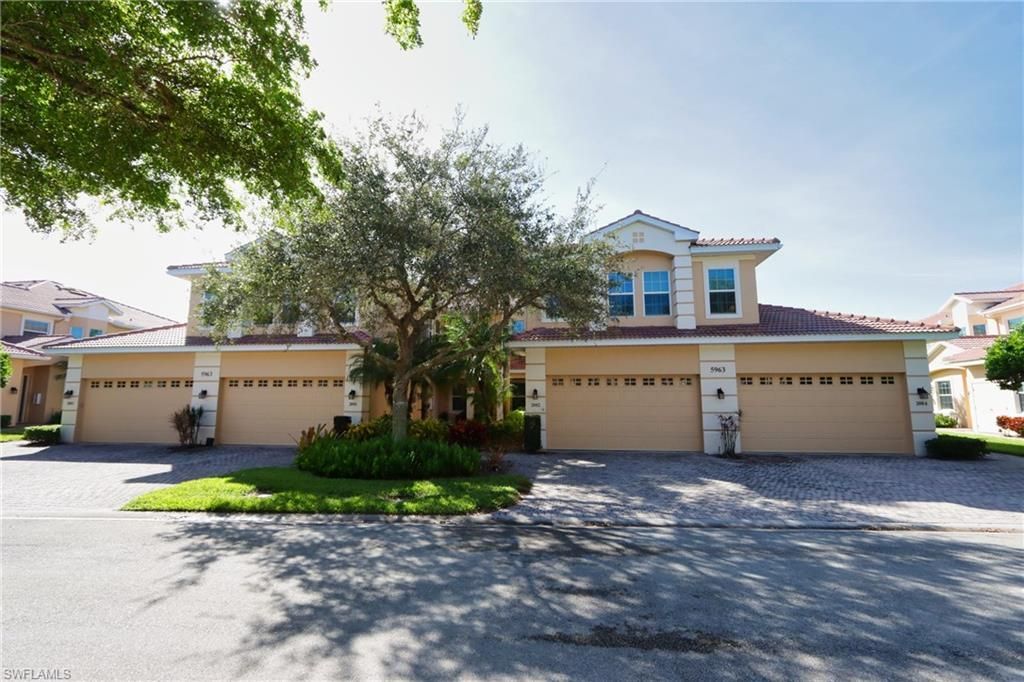 5963 Trophy Dr, Unit 2002, Naples, FL 34110 Photo