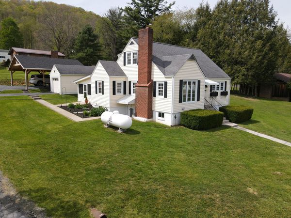 1692 S Sewell St, Rainelle, WV 25962