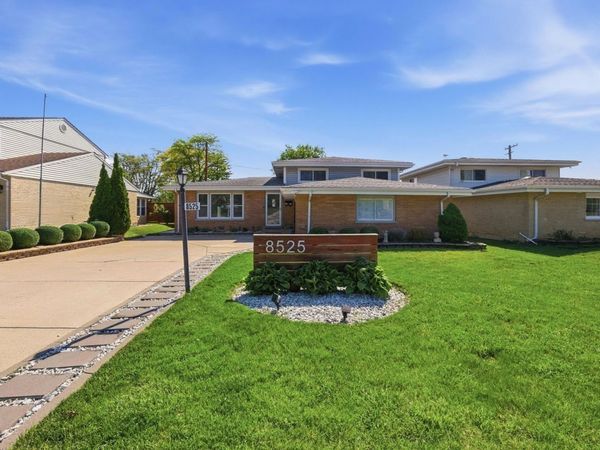 8525 Blue Ridge Avenue , Hickory Hills, IL 60457