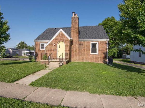 622 N 8th Street , Vandalia, IL 62471