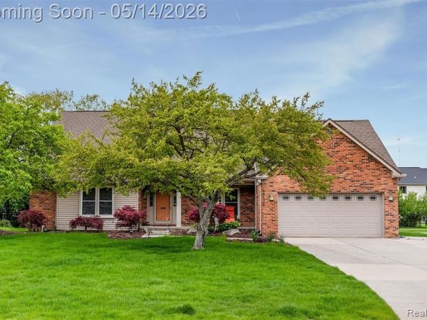 27526 Bridle Hills Drive, Farmington Hills, MI 48336