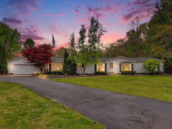 7920 10 Mile Road NE, Rockford, MI 49341