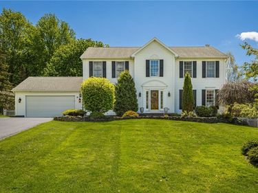18 Stanford, Fairport, NY 14450