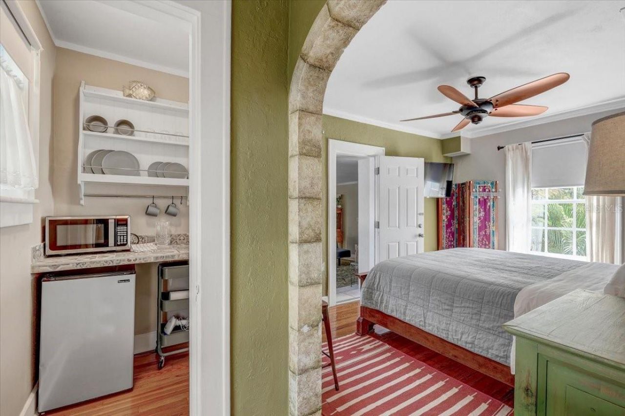 325 49th Street N, Saint Petersburg, FL 33710 Photo