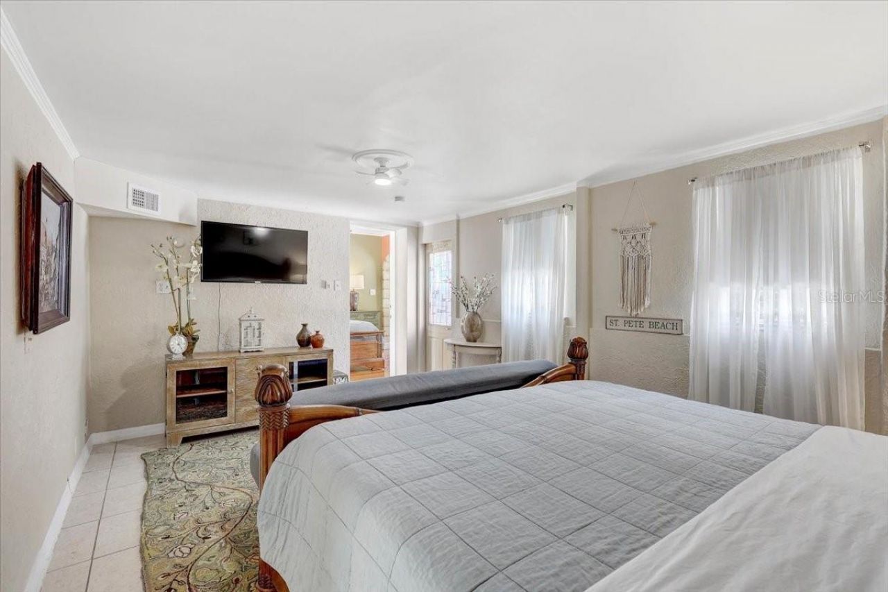 325 49th Street N, Saint Petersburg, FL 33710 Photo