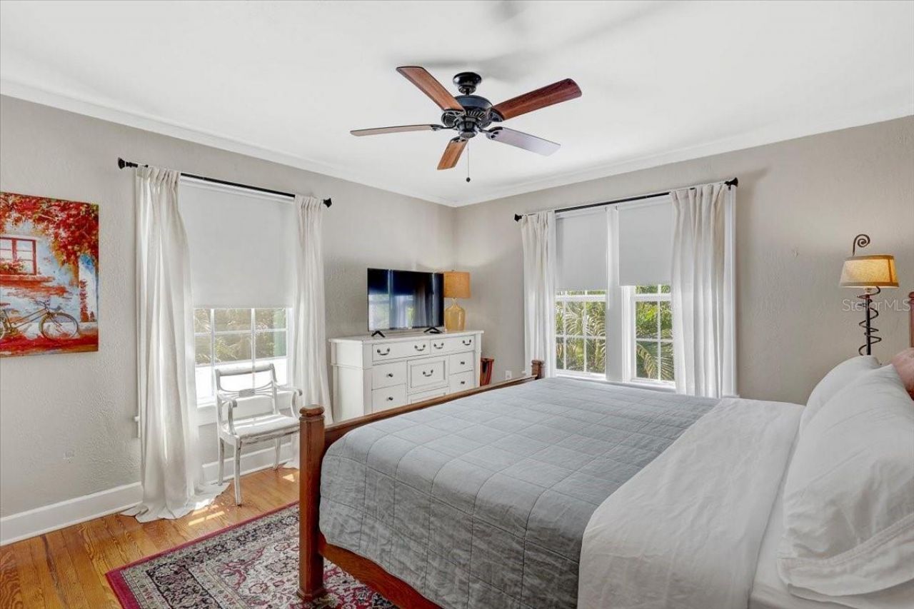 325 49th Street N, Saint Petersburg, FL 33710 Photo