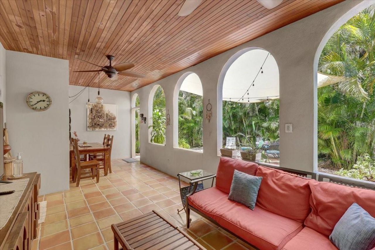 325 49th Street N, Saint Petersburg, FL 33710 Photo