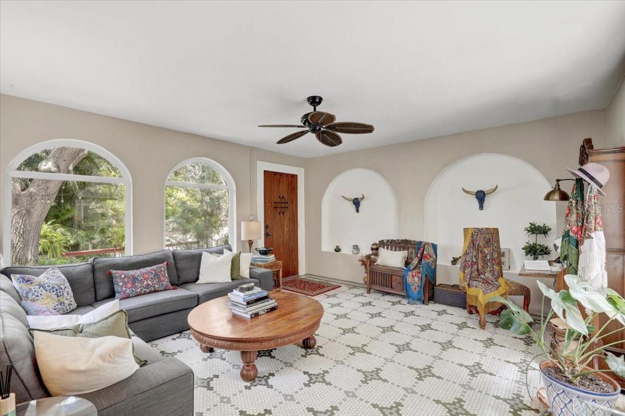 325 49th Street N, Saint Petersburg, FL 33710 Photo