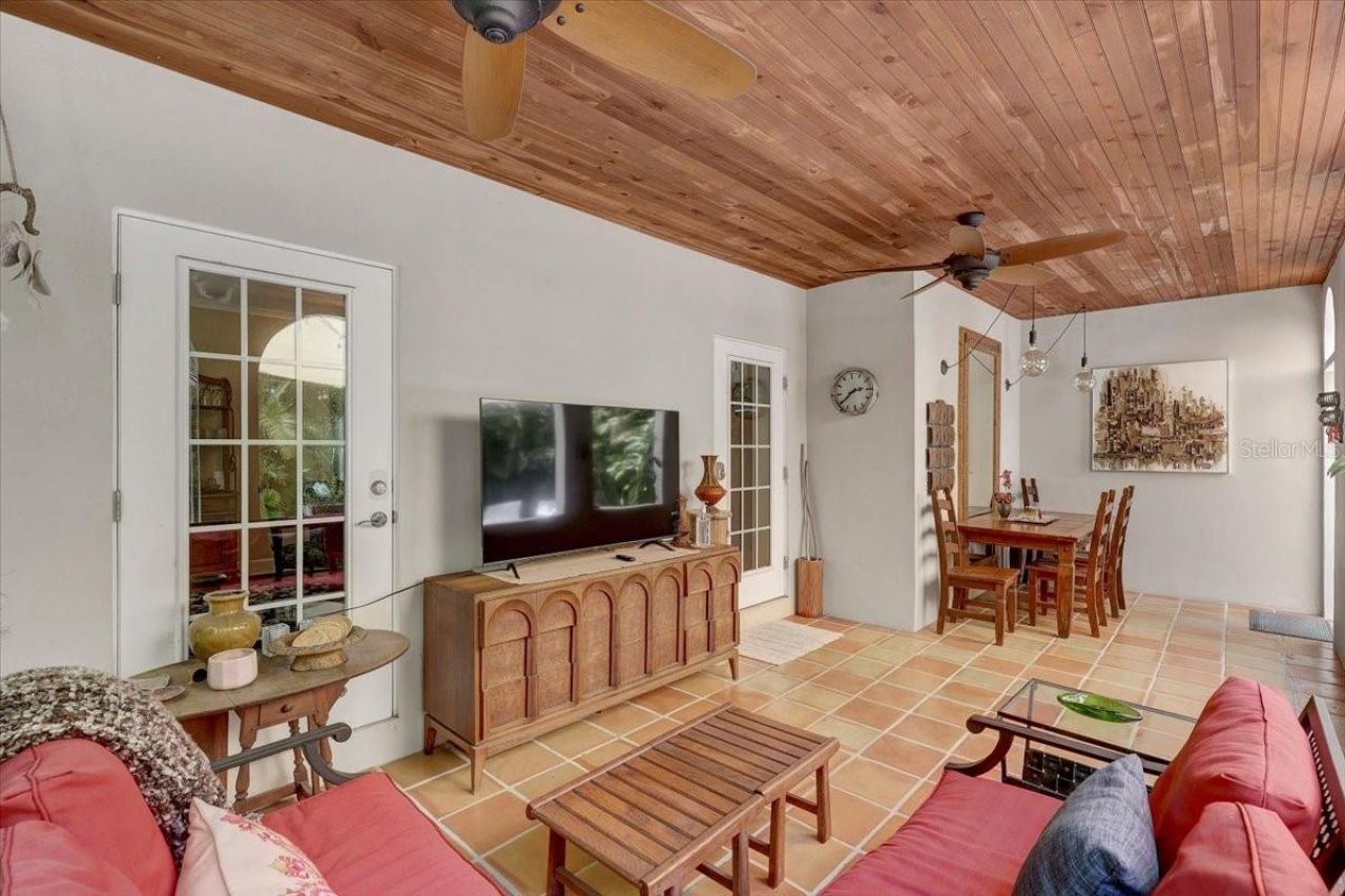 325 49th Street N, Saint Petersburg, FL 33710 Photo