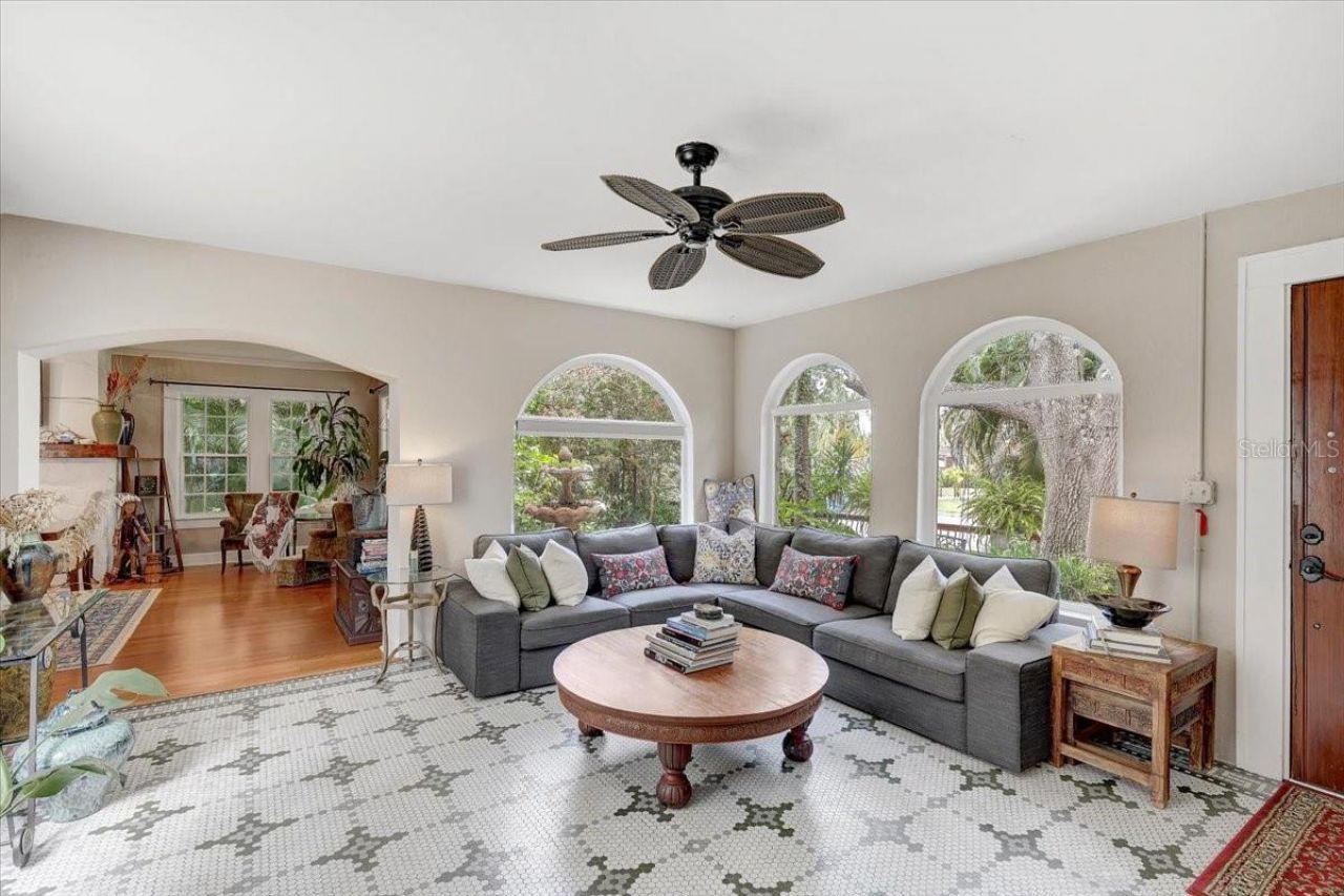 325 49th Street N, Saint Petersburg, FL 33710 Photo