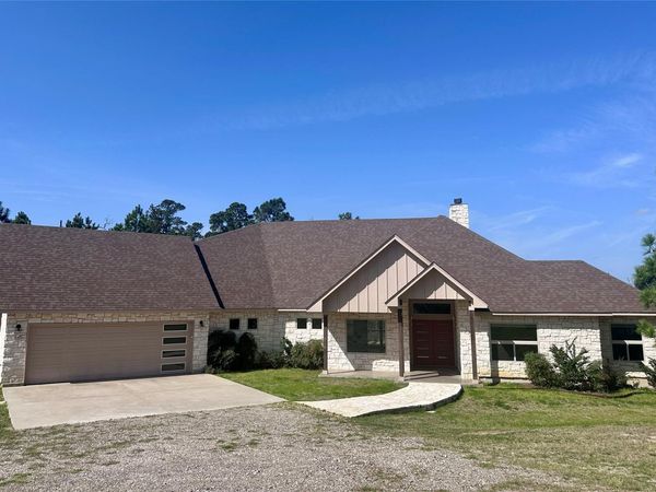 137 Mulberry LN , Bastrop, TX 78602