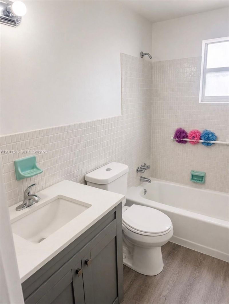 685 Miller Dr, Unit E205, Miami Springs, FL 33166 Photo