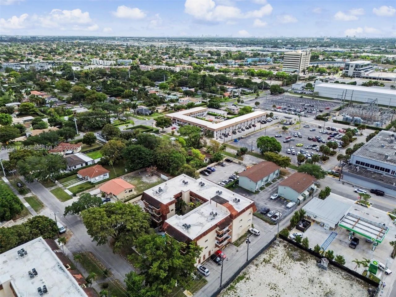 685 Miller Dr, Unit E205, Miami Springs, FL 33166 Photo
