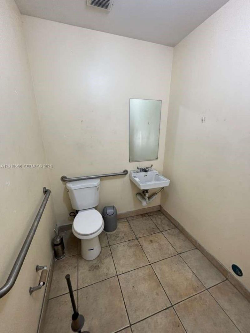 10950 NW 138th St, Unit #3, Hialeah Gardens, FL 33018 Photo