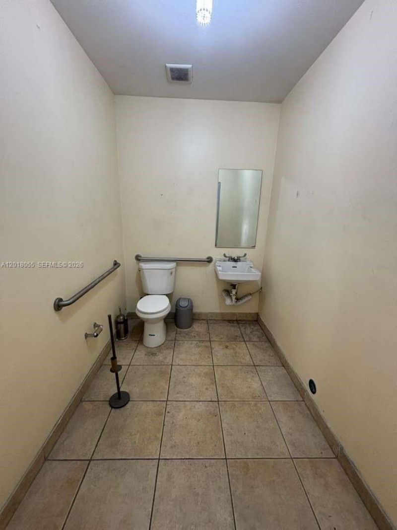 10950 NW 138th St, Unit #3, Hialeah Gardens, FL 33018 Photo