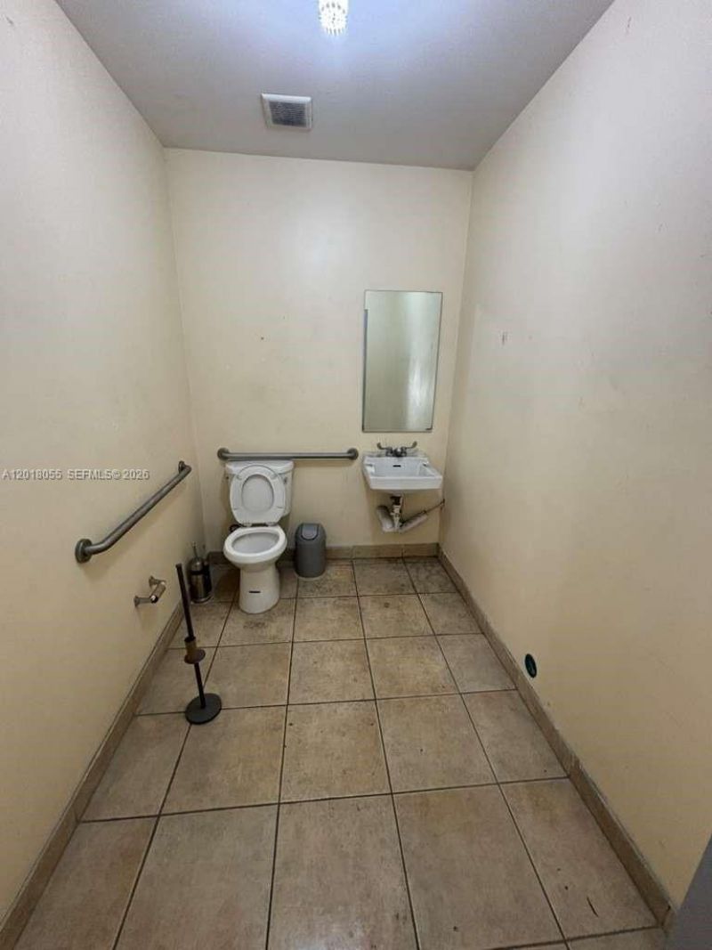10950 NW 138th St, Unit #3, Hialeah Gardens, FL 33018 Photo