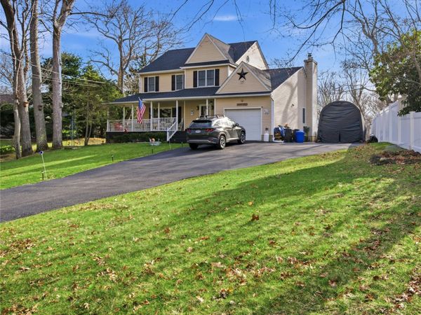 38 Elizabeth Drive , Wading River, NY 11792
