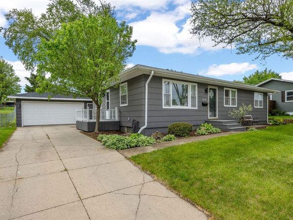 2765 23rd Avenue, Marion, IA 52302