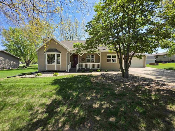207 Iowa Ave NW, Orange City, IA 00000