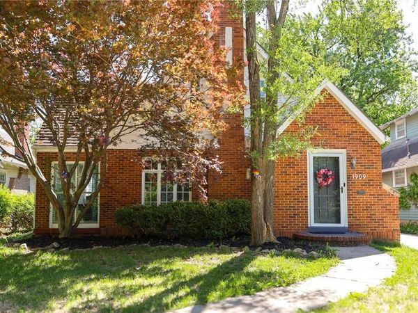 1909 Lovers Lane, St Joseph, MO 64505