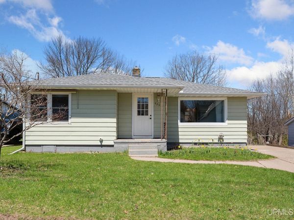 420 McMillan Street, Marquette, MI 49855