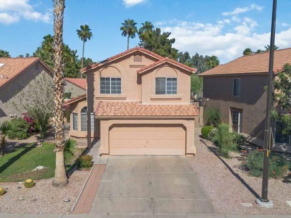 521 N COBBLESTONE Street, Gilbert, AZ 85234