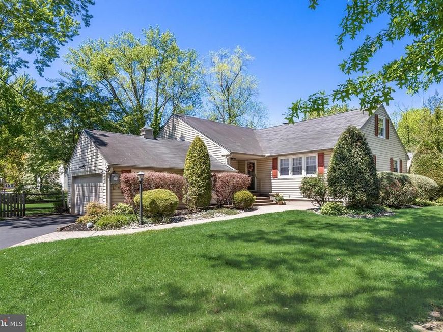 420 Toll House Lane, Moorestown, NJ 08057 Main Photo